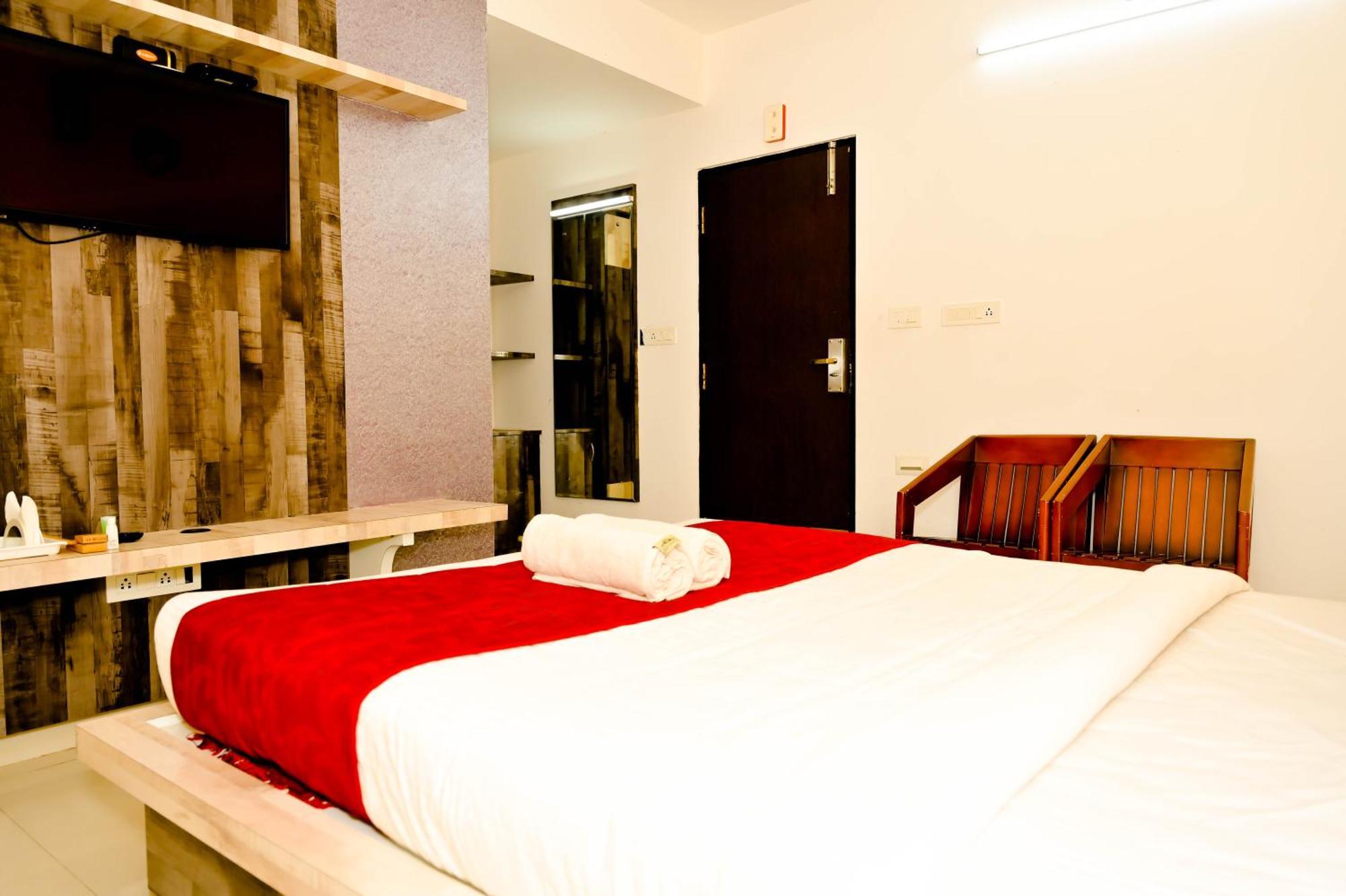 Townhouse Mk Hotel Chikmagalūr Exterior foto