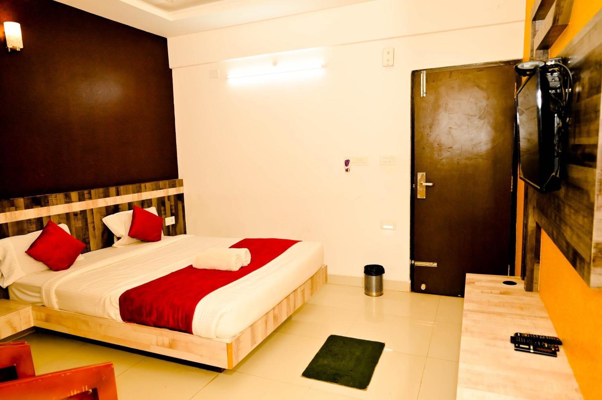 Townhouse Mk Hotel Chikmagalūr Exterior foto